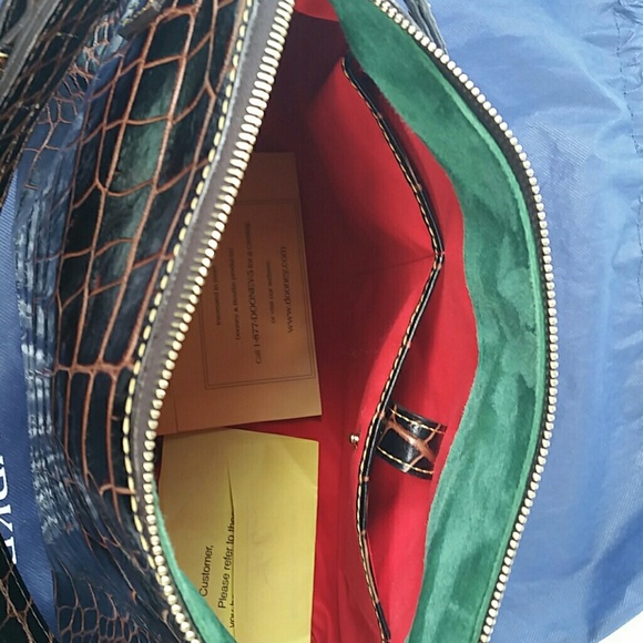 Genuine Dooney&Bourke brown 'croc' shoulder bag - Picture 7 of 7